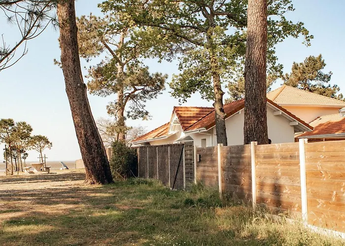 La De L'estran Au Bord De Lanton